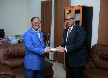 Le greffier de la Cour constitutionnelle et le Premier ministre honoraire Sama Lukonde