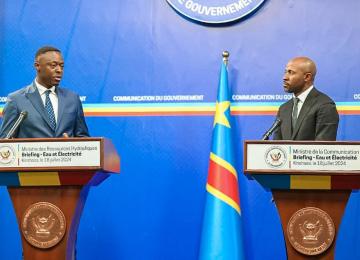 Le ministre des Ressources hydrauliques et Electricité, Teddy LWAMBA,  et le ministre de la communication et médias, Patrick Muyaya, lors du Briefing 