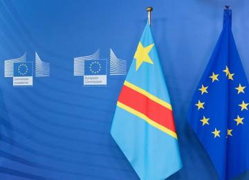 Drapeaux de la RDC et de l'UE
