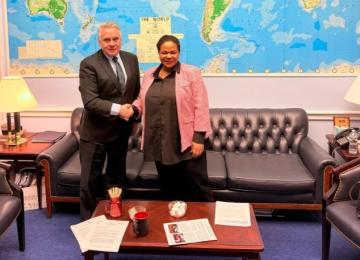Lors de la rencontre à Washington entre le Secrétaire d’Etat adjoint américain Christopher Landau et la ministre des Affaires étrangères de la RDC, Thérèse Kayikwamba