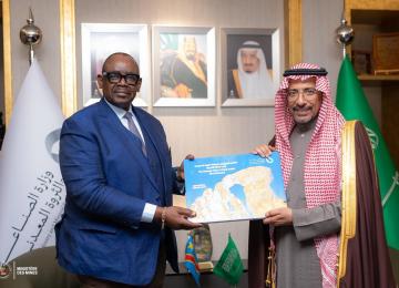 Louis Watum Kabamba, ministre national de Mines, et son homologue du Royaume d’Arabie Saoudite, Bandar bin Ibrahim Al-Khorayef, ministre de l’Industrie et des Ressources minérales.
