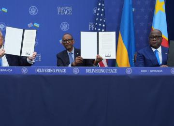 Lors de la signature de l'accord de paix à Washington le 4 décembre 2025