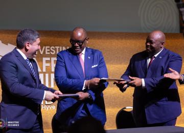 Lors de la signature du partenariat stratégique entre l’EGC et ERG à Cape Town en Afrique du Sud en marge de 32ième Indaba Mining 