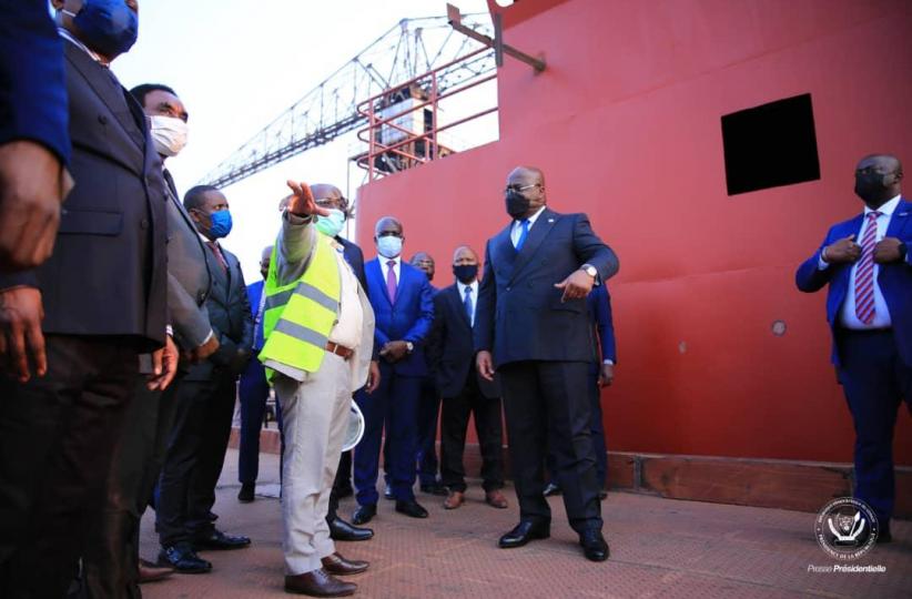 Félix Tshisekedi visite les travaux de construction du bac