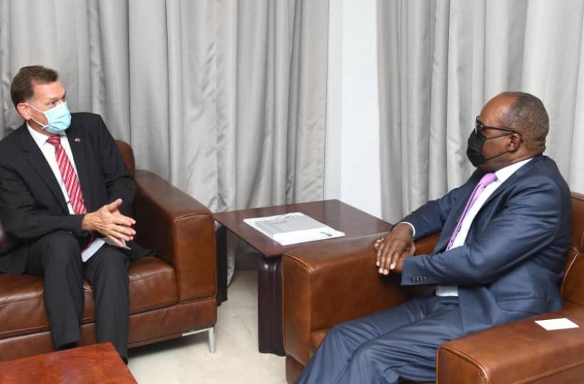 Nicolas Kazadi et l'ambassadeur suisse