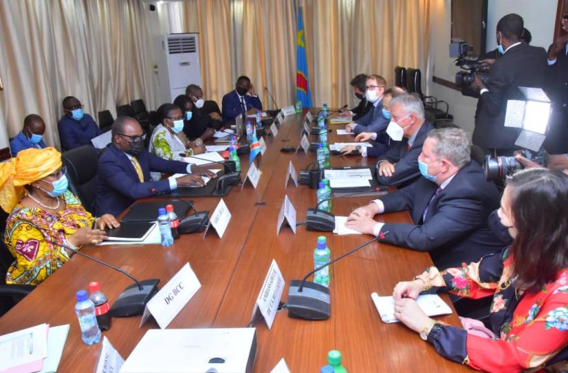 Le Ministre des Finances en réunion avec les ambassadeurs
