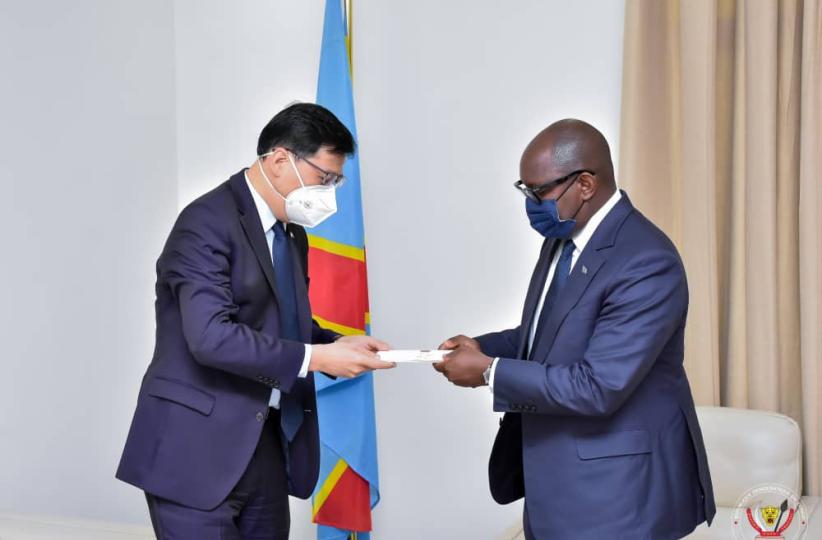 Le Premier Ministre et l'ambassadeur de Chine en RDC