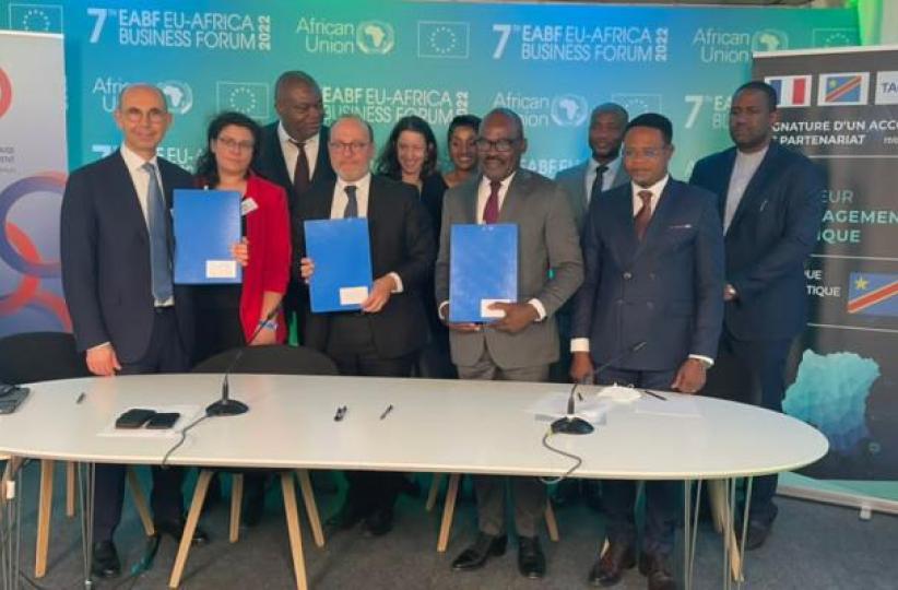 Cérémonie de signature à Bruxelles 
