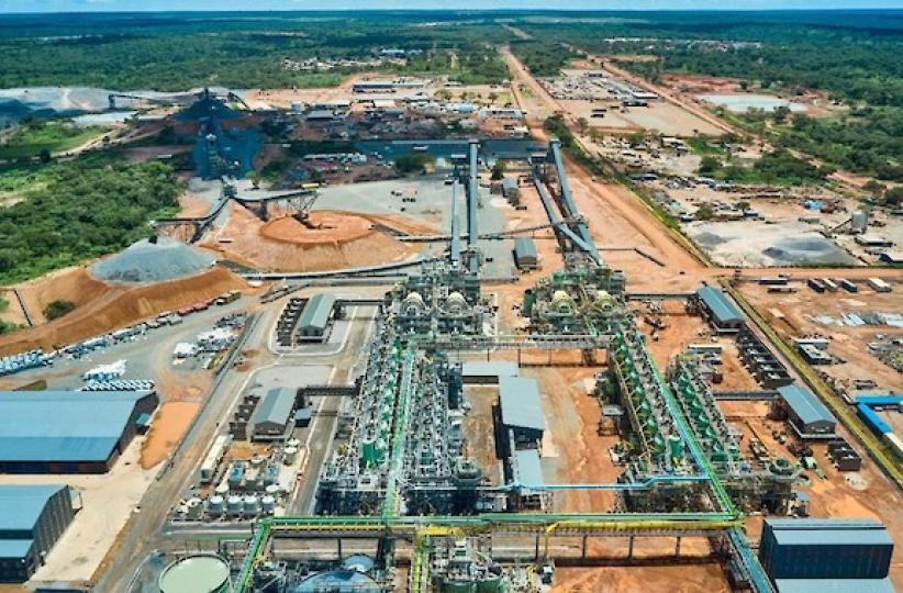 Usines de concentration de la phase 1 (à gauche) et de la phase 2 de Kamoa-Kakula.