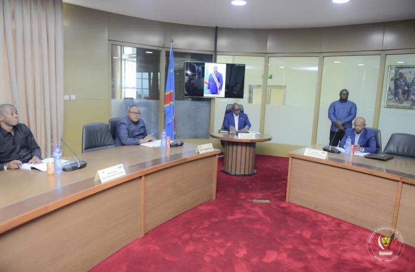 La réunion s'est tenue à l'Immeuble du Gouvernement 