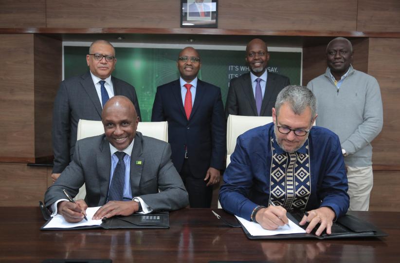 Cérémonie de signature de l'accord entre la TMB ET KCB GROUP Plc 