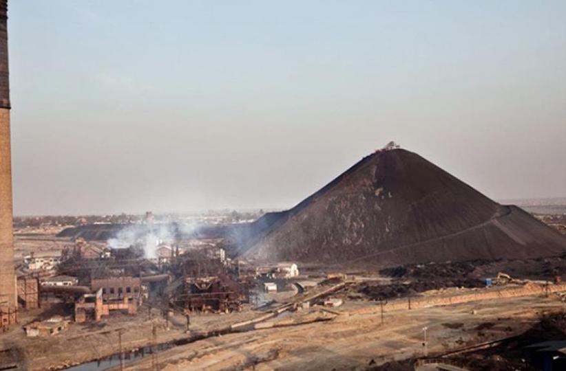 La cheminée et la montagne des scories de la Gécamines. Photo d'illustration