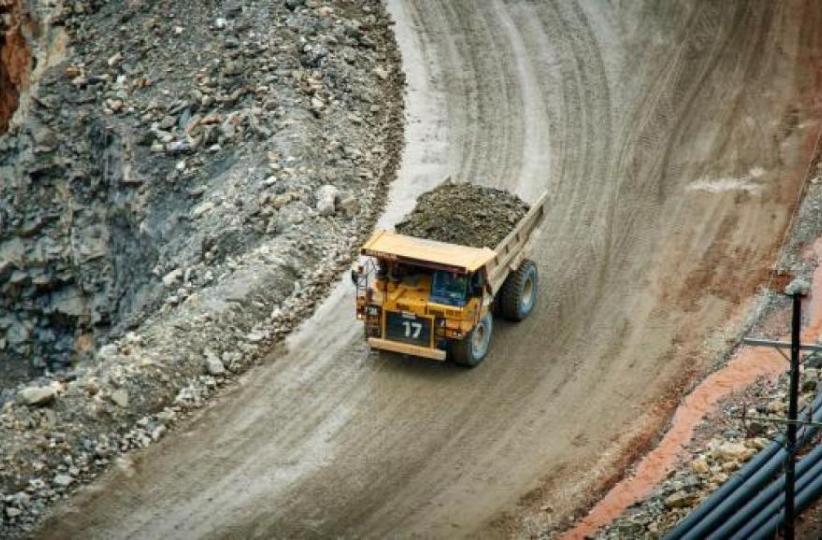 Un engin Ben dans une carrière des mines. Photo d'illustration