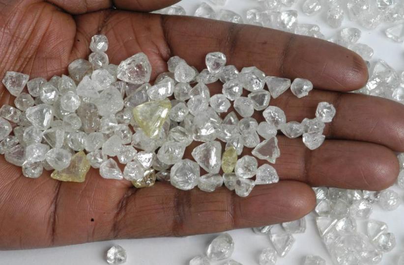 Les prix de gros des diamants taillés en gros ont chuté d’environ 20 % en 2023