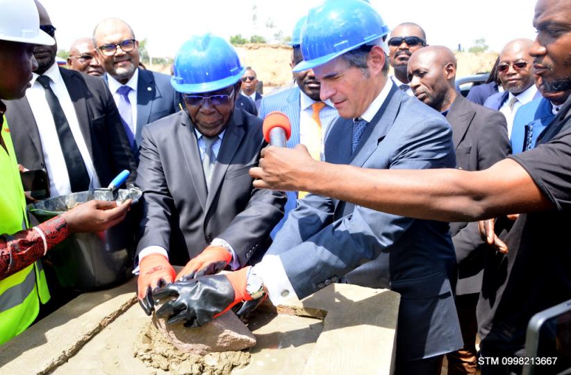 Cérémonie de pose de la première pierre pour la construction de ce Centre 