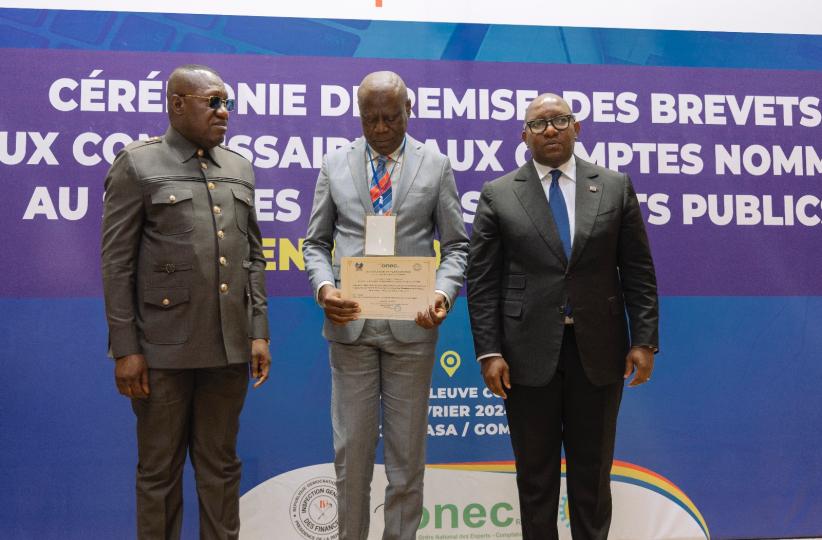 La Primature et l'Inspection générale des Finances ont organisé une cérémonie de remise des brevets aux commissaires aux comptes nouvellement nommés 