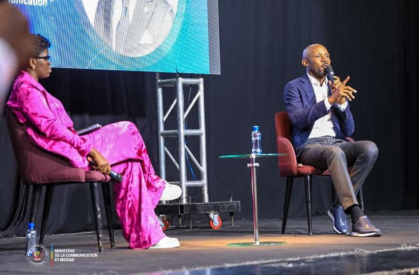 Patrick Muyaya devant les étudiants et amateurs de la communication à Show Buzz 