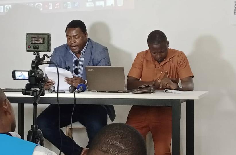 Eric Kassongo,  porte-parole des organisations de la société civile,  lors de la conférence de presse 