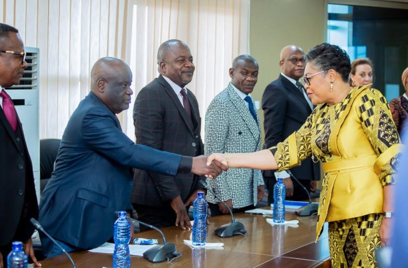 La Première Ministre Judith Suminwa a échangé avec les artistes comédiens dans le cadre des consultations de la société civile 