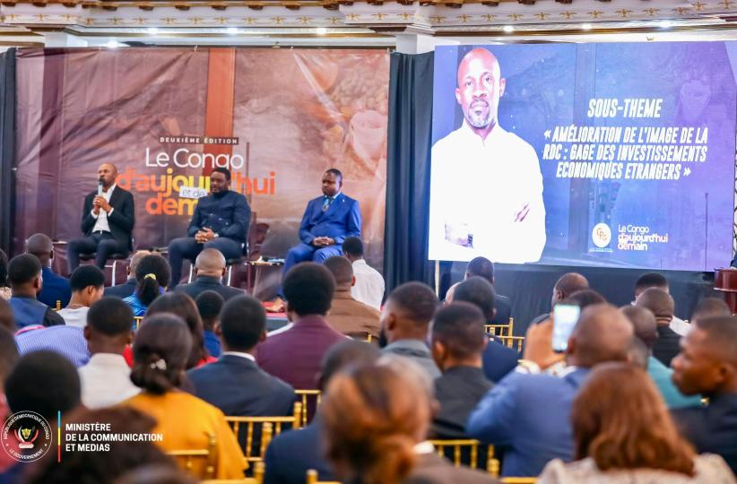 Le ministre de la Communication et médias intervenant à la conférence 