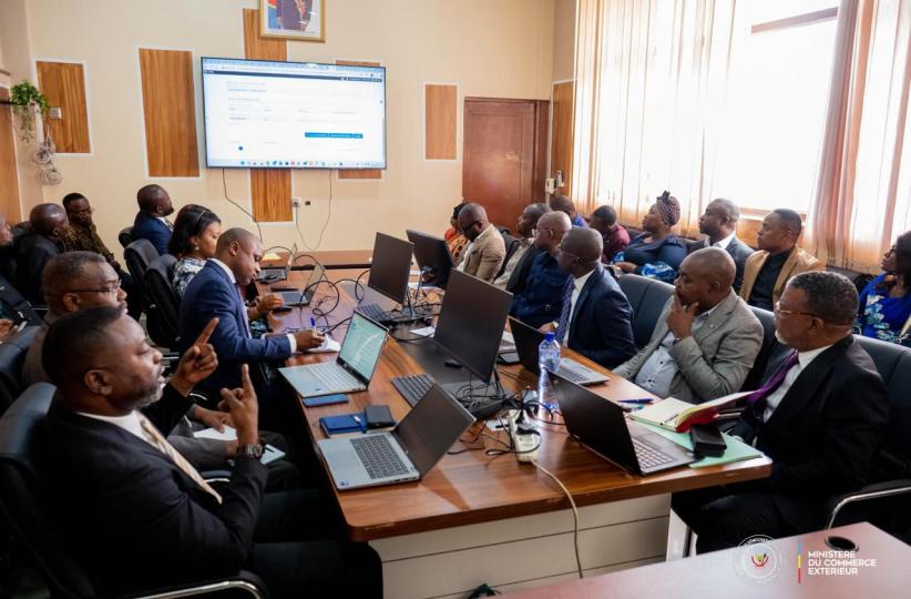 Lors du lancement officiel de la dématérialisation des procédures d’import-export à Kinshasa 