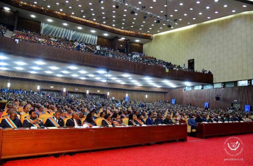 Les deux chambres réunies en congrès lundi 8 décembre 2025 pour le discours sur l'état de la nation 