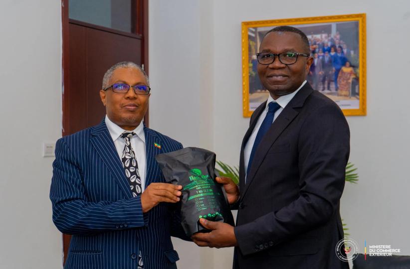 lors d’une réunion stratégique tenue à Kinshasa entre le Ministre du Commerce Extérieur, Julien Paluku Kahongya, et l’Ambassadeur d’Éthiopie en RDC