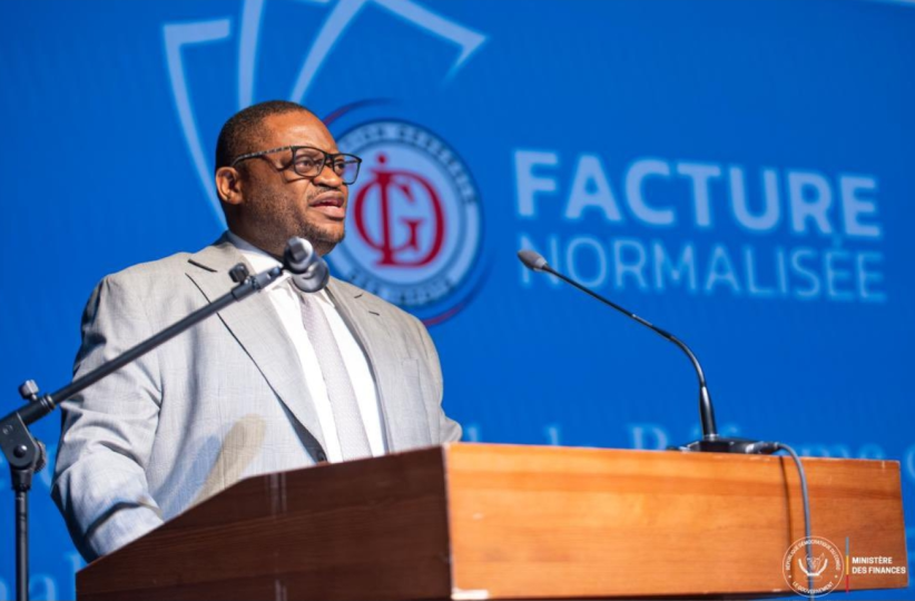 Doudou Fwamba, ministre des Finances, lors d'une séance d'échanges avec les membres de la FEC à Kinshasa