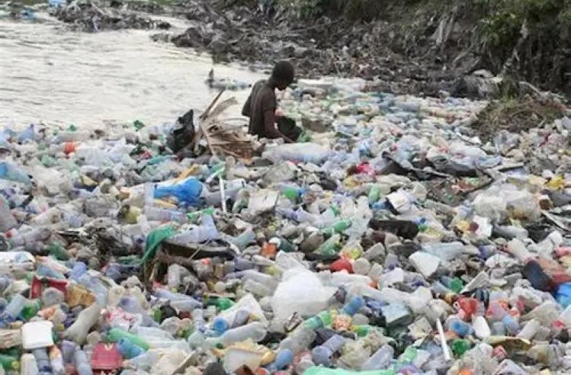 Pollution plastique à Kinshasa 