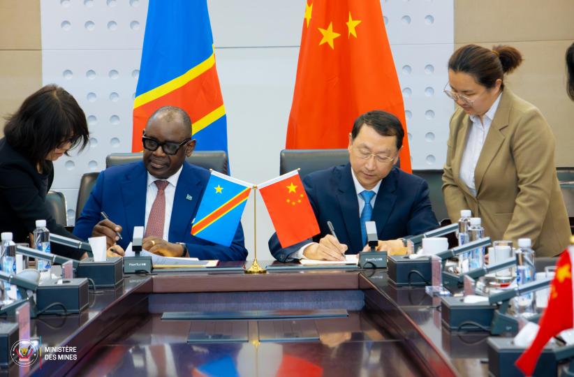 Signature entre les deux parties 